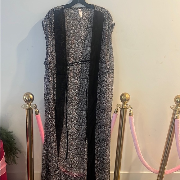 Black Patterned Sleeveless Swim by CACIQUE COVER UP - Picture 1 of 5